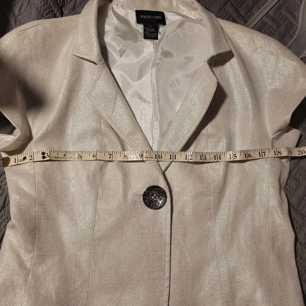 NWOT/ Focus 2000 Metallic Top ( Holiday )